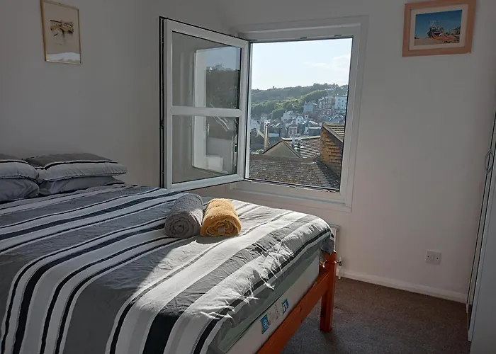 Hastings Old Town Tackleway Privileged Sea Views Whole House 3 Beds
