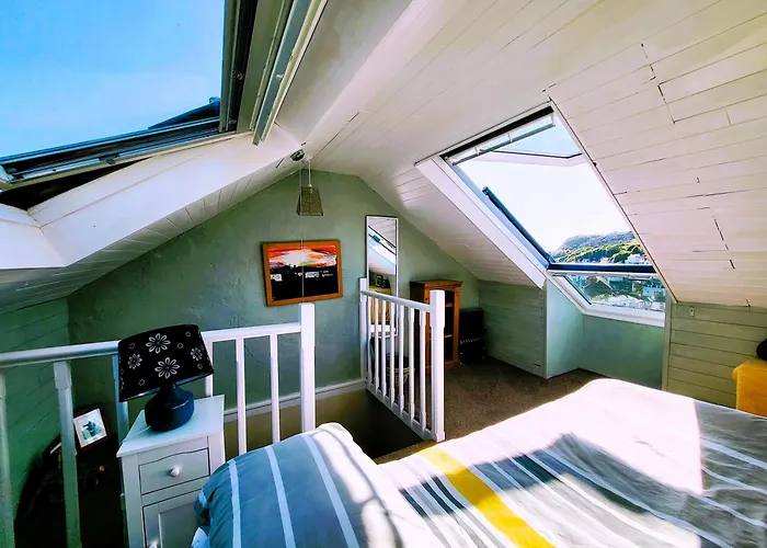 Hastings Old Town Tackleway Privileged Sea Views Whole House 3 Beds